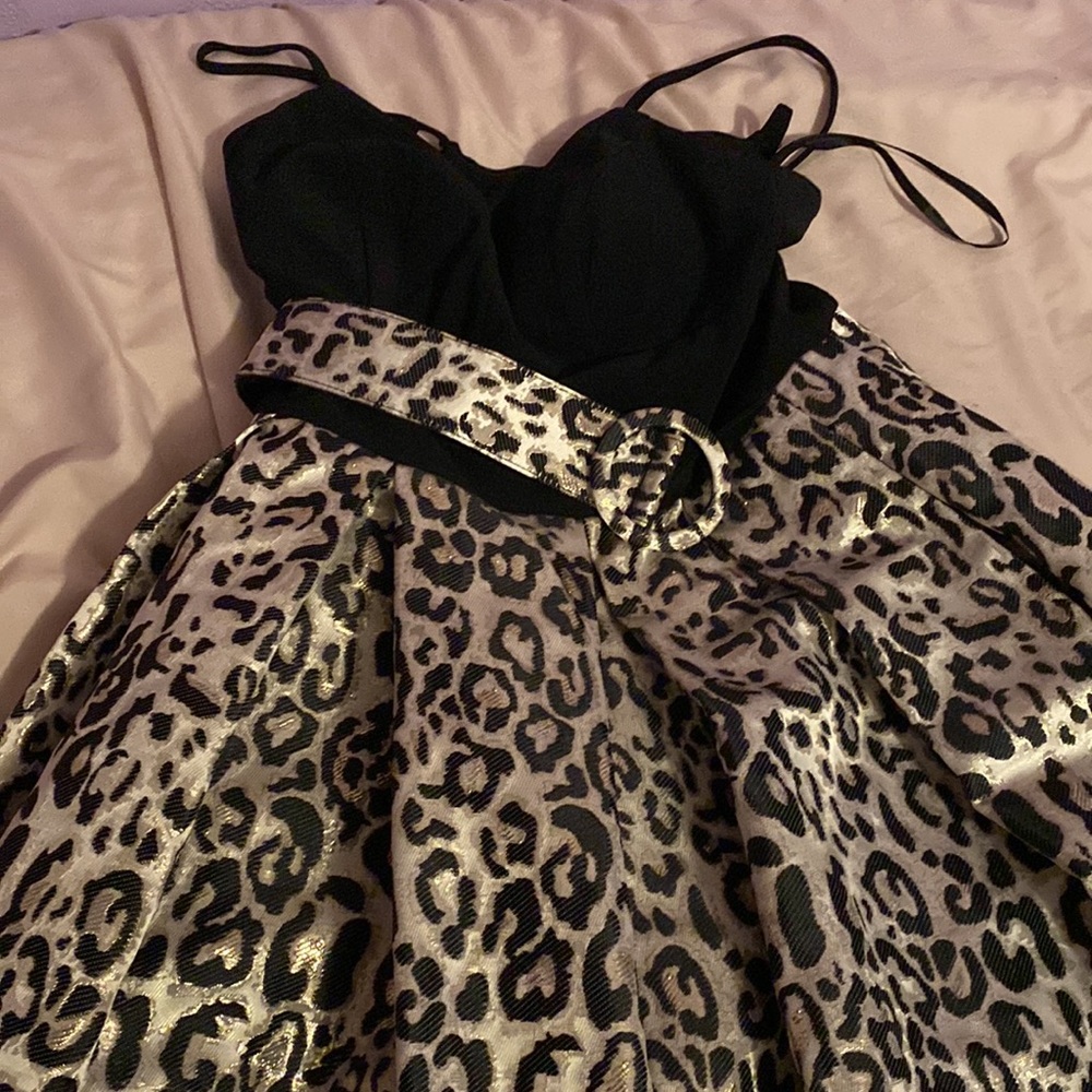 Brand:Eliza J (zipper in back of dress)
Size: 4
NWOT: